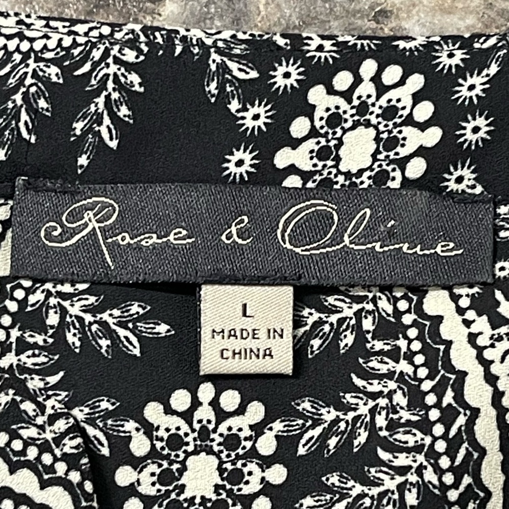 Rose & Olive Women's L Black Paisley V-Neck Long Sleeve Blouse (#278) - Picture 2 of 12